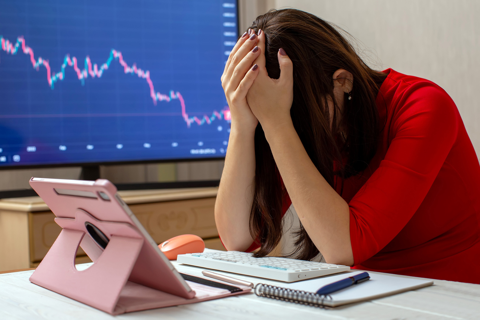 Girl shocked by the fall of the market, bankrupt failure